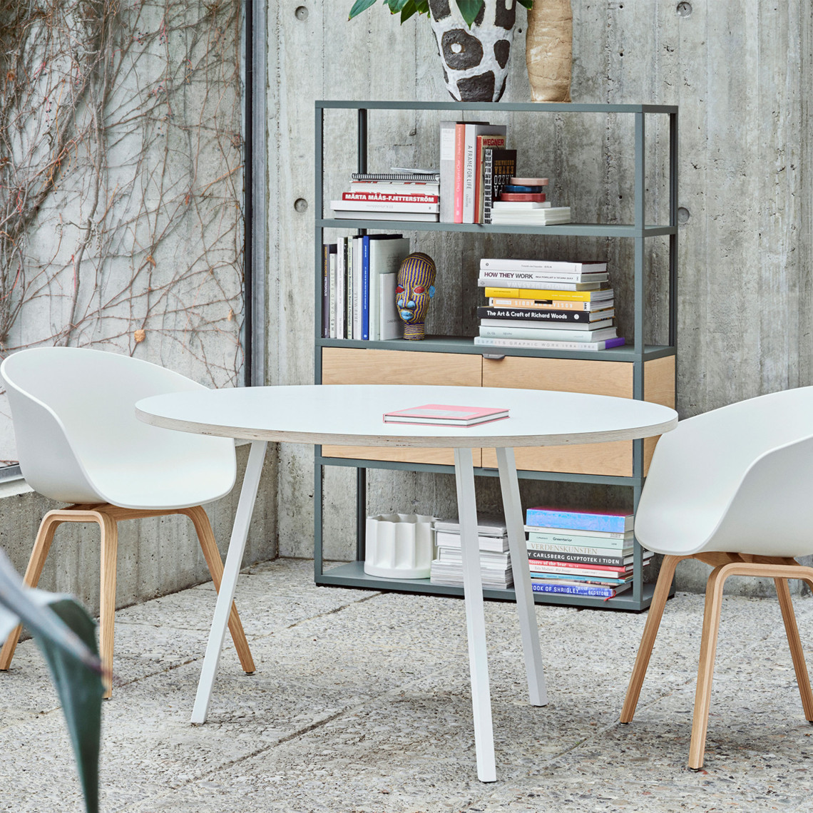 Tisch Loop Stand Round Table