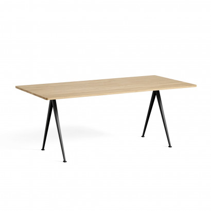 Tisch Pyramid 02
