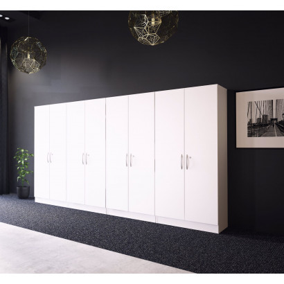 Schrank mit Türen und vier Regalböden