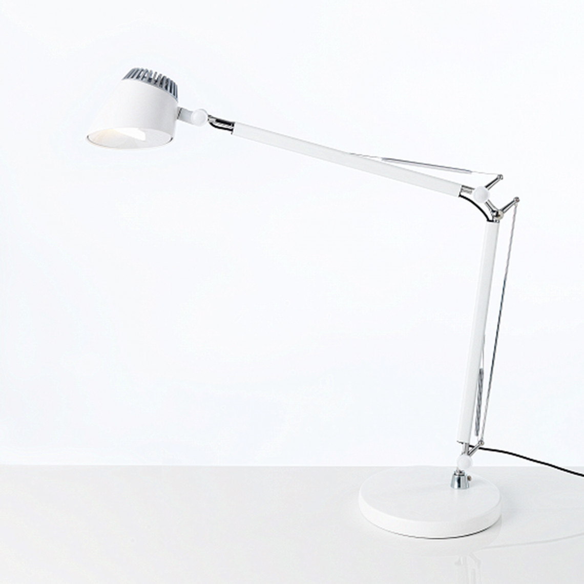 Valencia LED skrivebordslampe, Farve Hvid, Lampeunderstel Bordfod