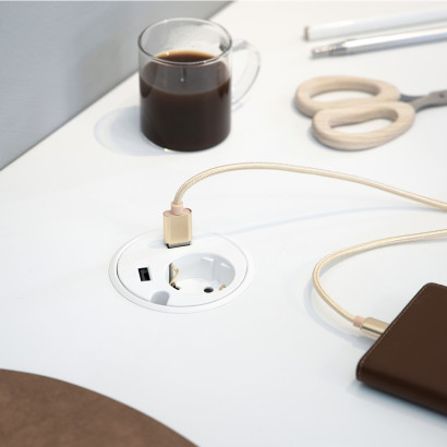 Pöytäpistorasia Powerdot 14 - 1 sähkö, 2 USB-A, 1 johtoläpivienti