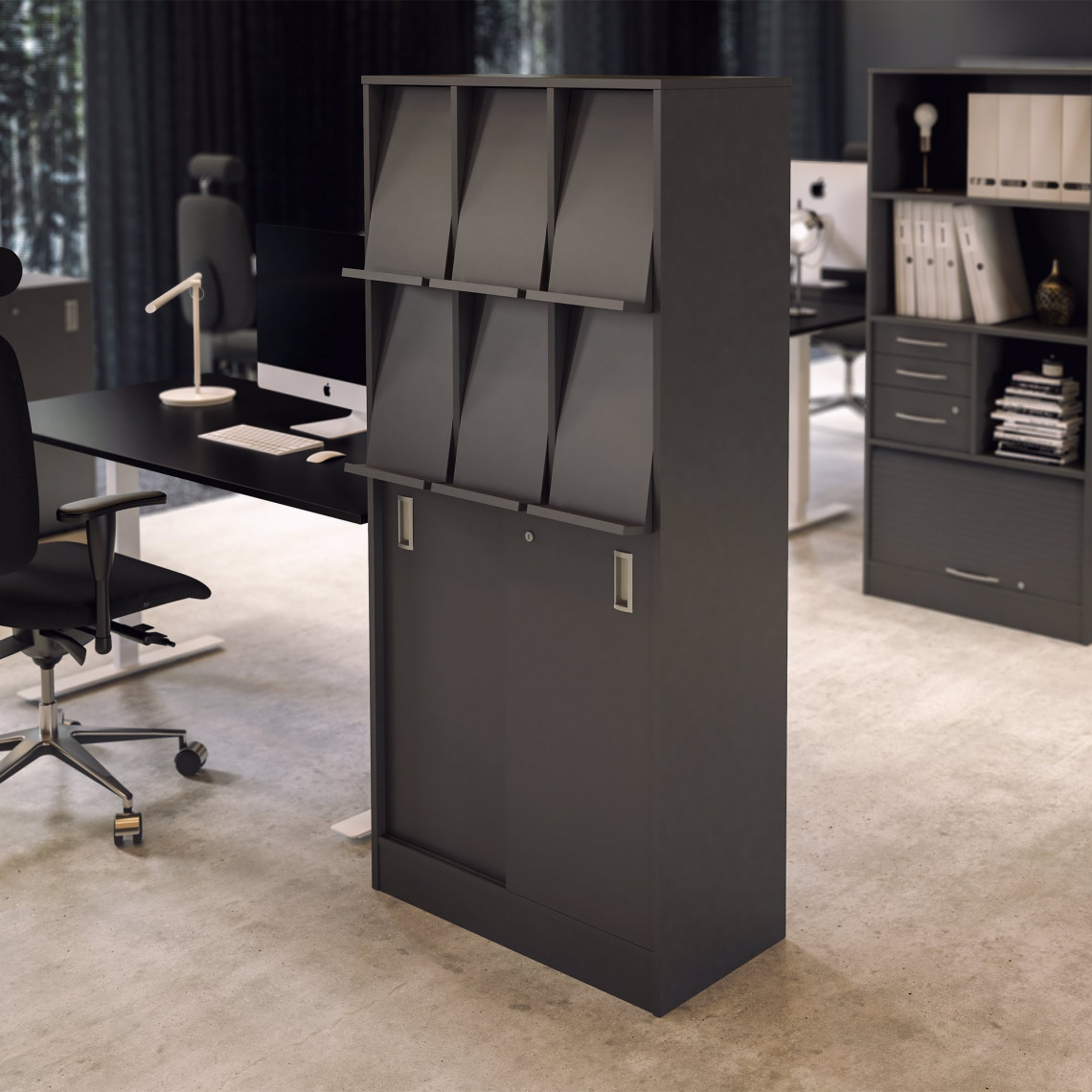 Broschyrhylla med skjutdörrar