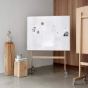 Tableau blanc Mobil Wood - Cadre et pied en chêne, sur roulettes