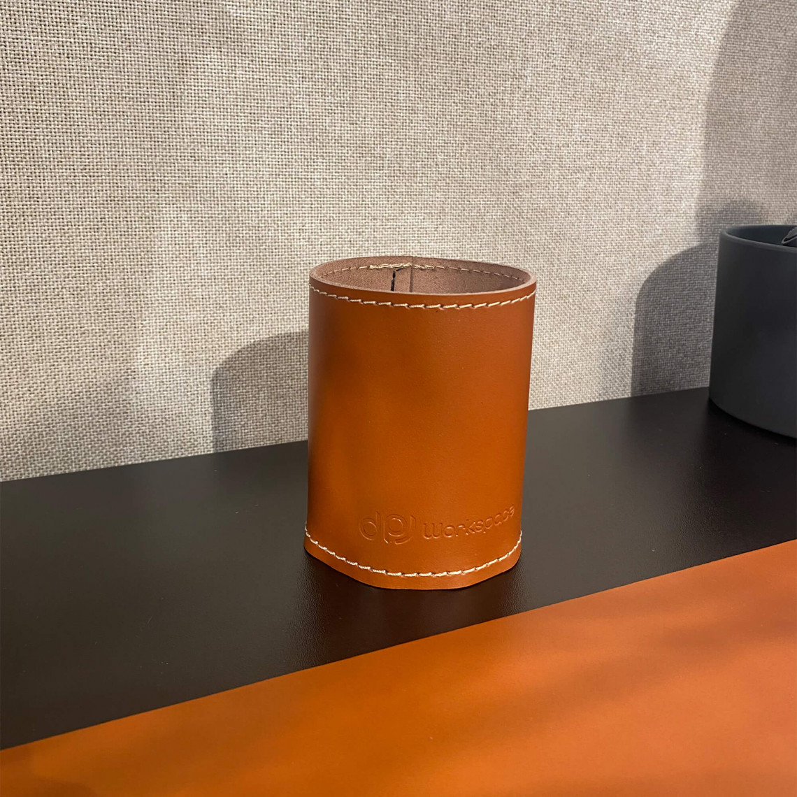 Pot à crayons en cuir