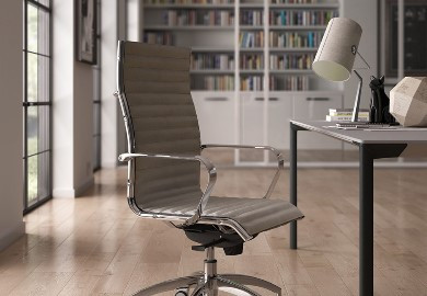 Het schoonmaken van een bureaustoel